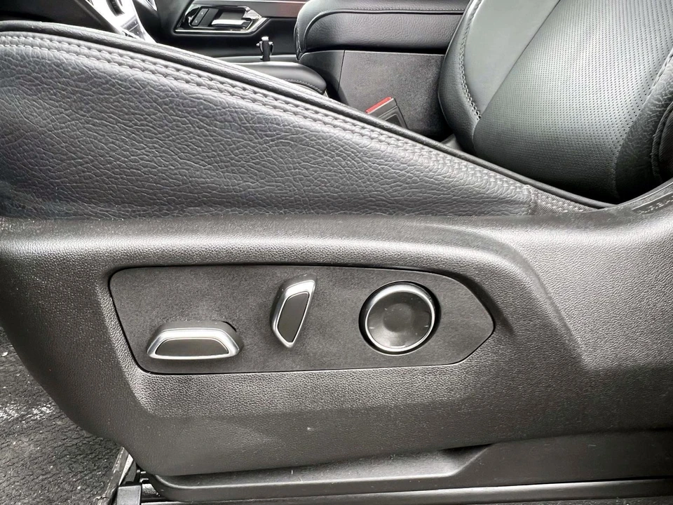 2025 GMC Yukon 5th Gen - Image 14 of 21