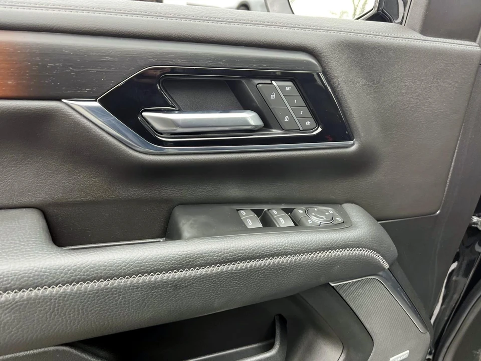 2025 GMC Yukon 5th Gen - Image 17 of 21