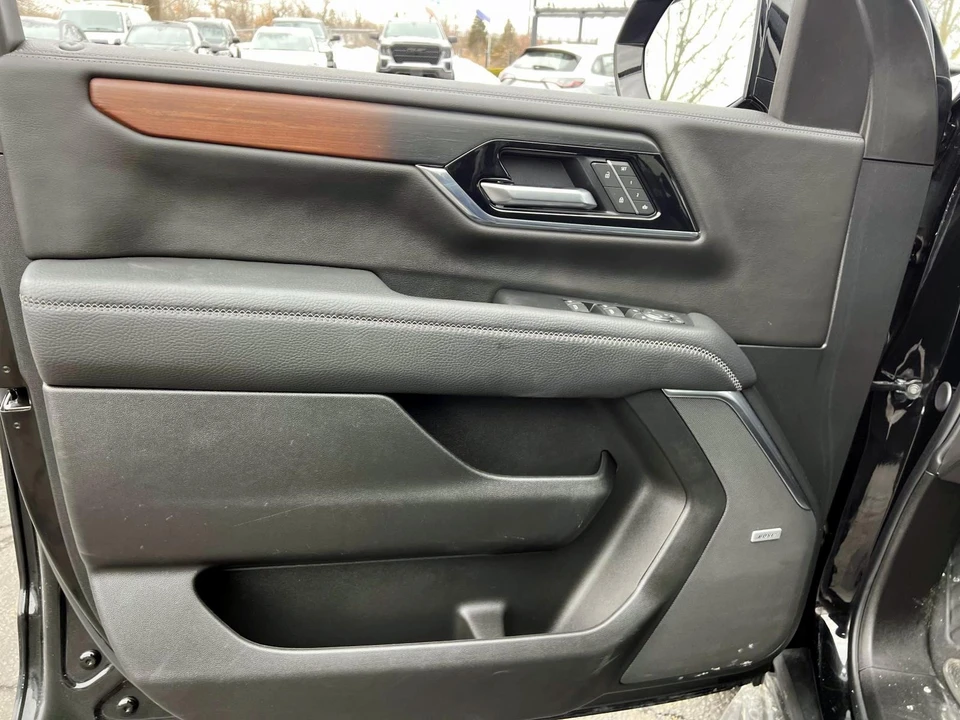 2025 GMC Yukon 5th Gen - Image 16 of 21