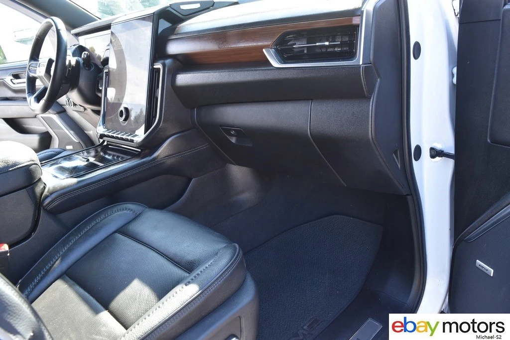 2025 GMC Yukon 5th Gen - Image 16 of 21