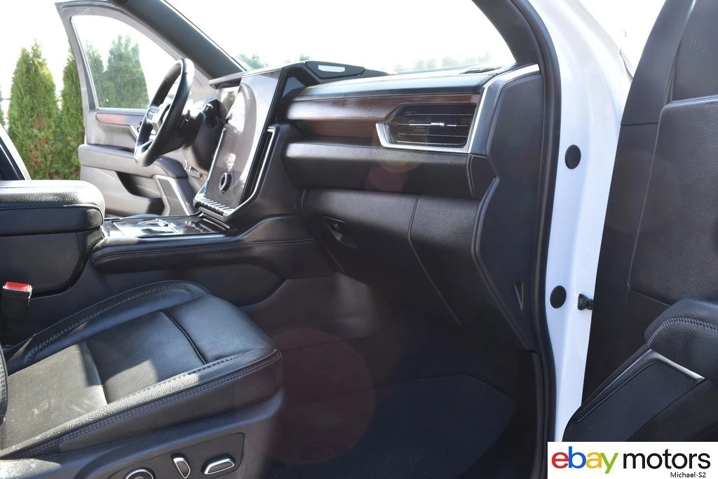 2025 GMC Yukon 5th Gen - Image 17 of 21