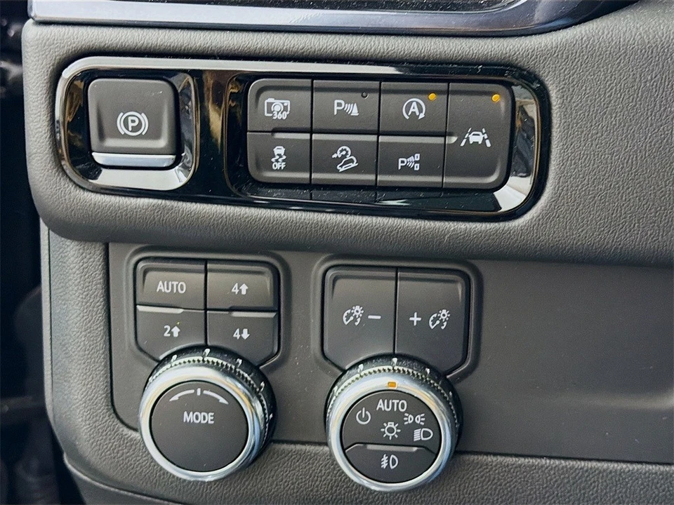 2025 GMC Yukon 5th Gen - Image 11 of 12