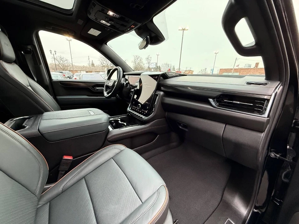 2025 GMC Yukon 5th Gen - Image 18 of 21