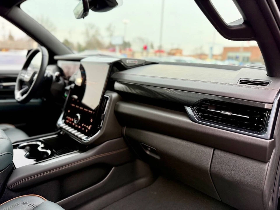 2025 GMC Yukon 5th Gen - Image 20 of 21