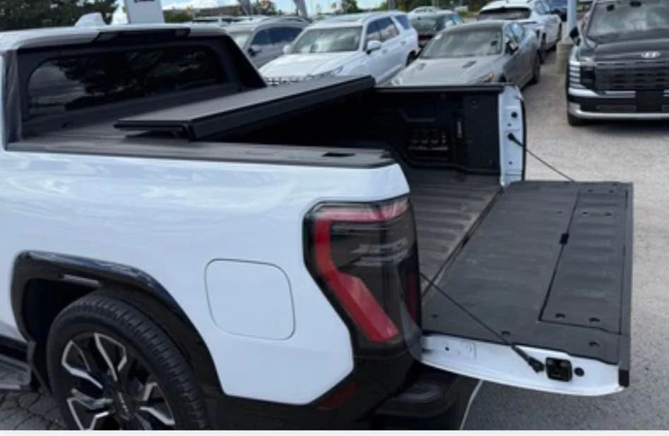 2025 GMC Yukon 5th Gen - Image 7 of 9