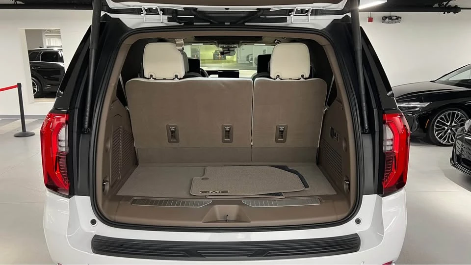 2025 GMC Yukon 5th Gen - Image 15 of 20