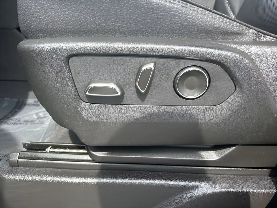 2025 GMC Yukon 5th Gen - Image 10 of 21