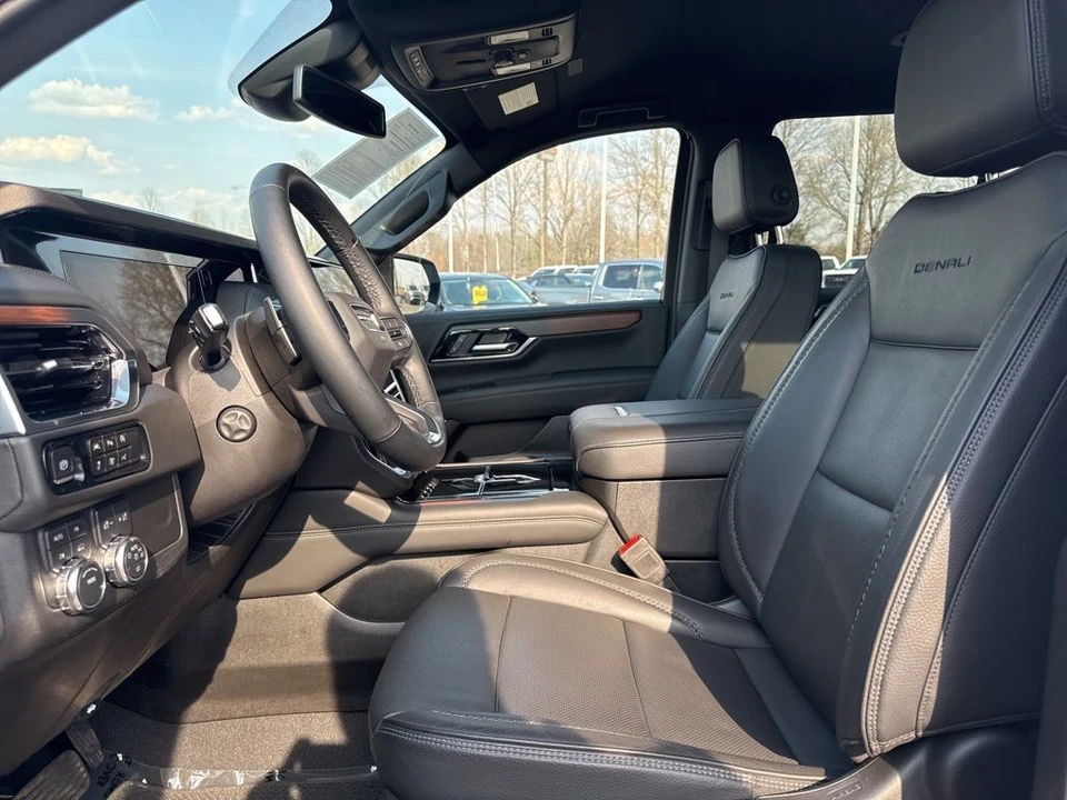 2025 GMC Yukon 5th Gen - Image 10 of 12