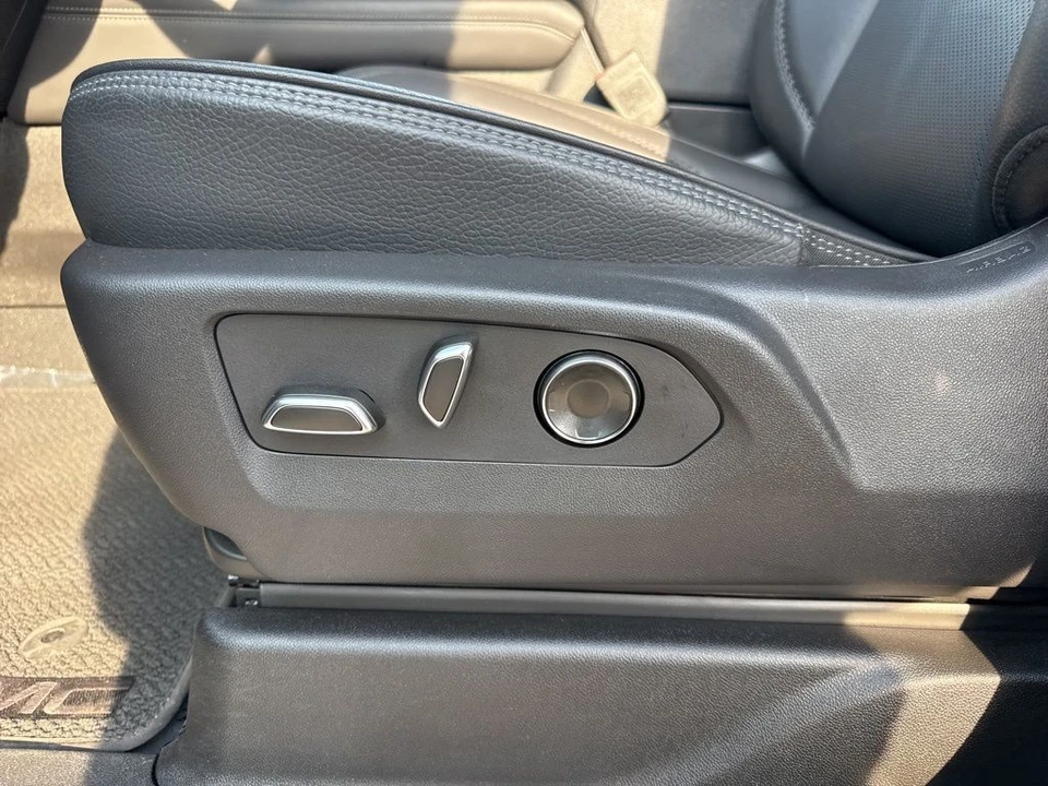2025 GMC Yukon 5th Gen - Image 10 of 21