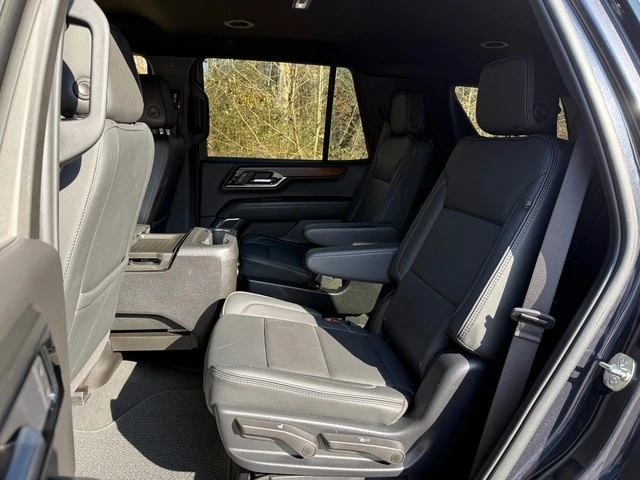 2025 GMC Yukon 5th Gen - Image 17 of 21