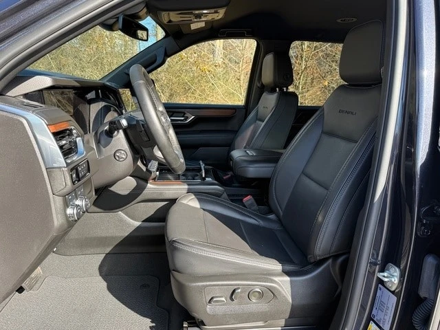 2025 GMC Yukon 5th Gen - Image 11 of 21