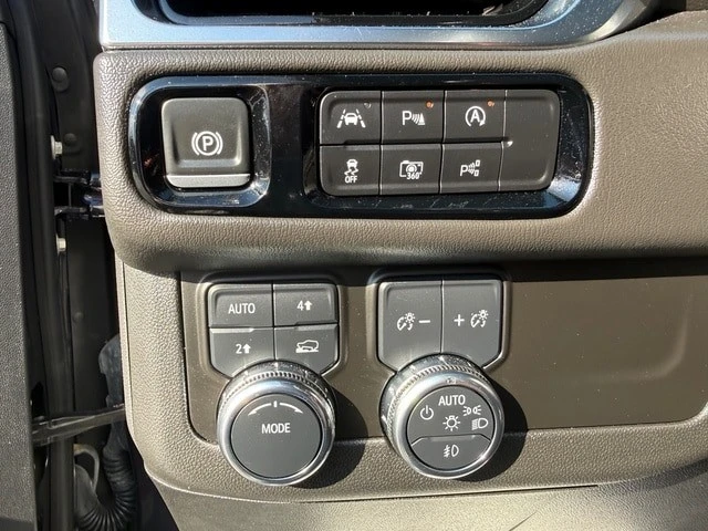 2025 GMC Yukon 5th Gen - Image 16 of 21