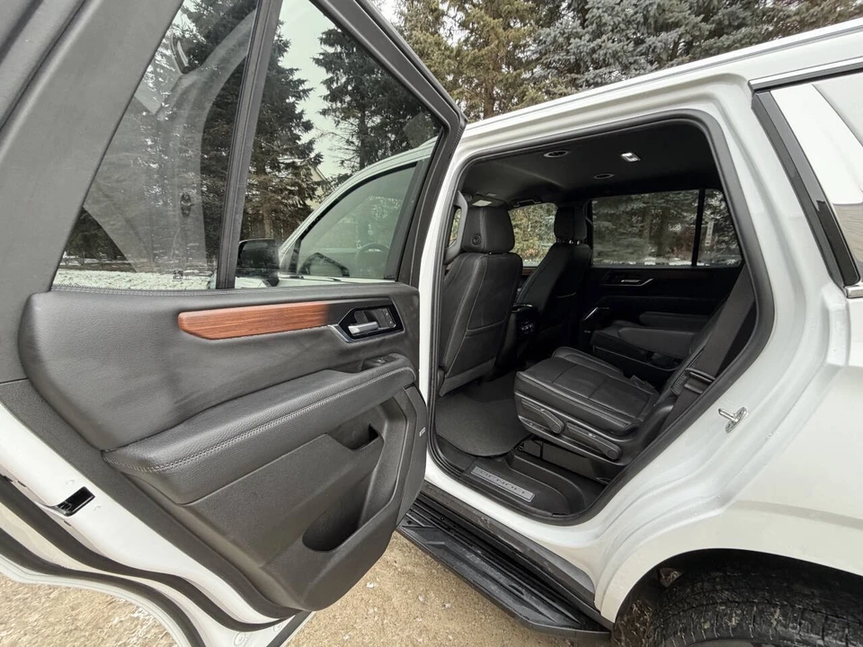 2025 GMC Yukon 5th Gen - Image 16 of 21