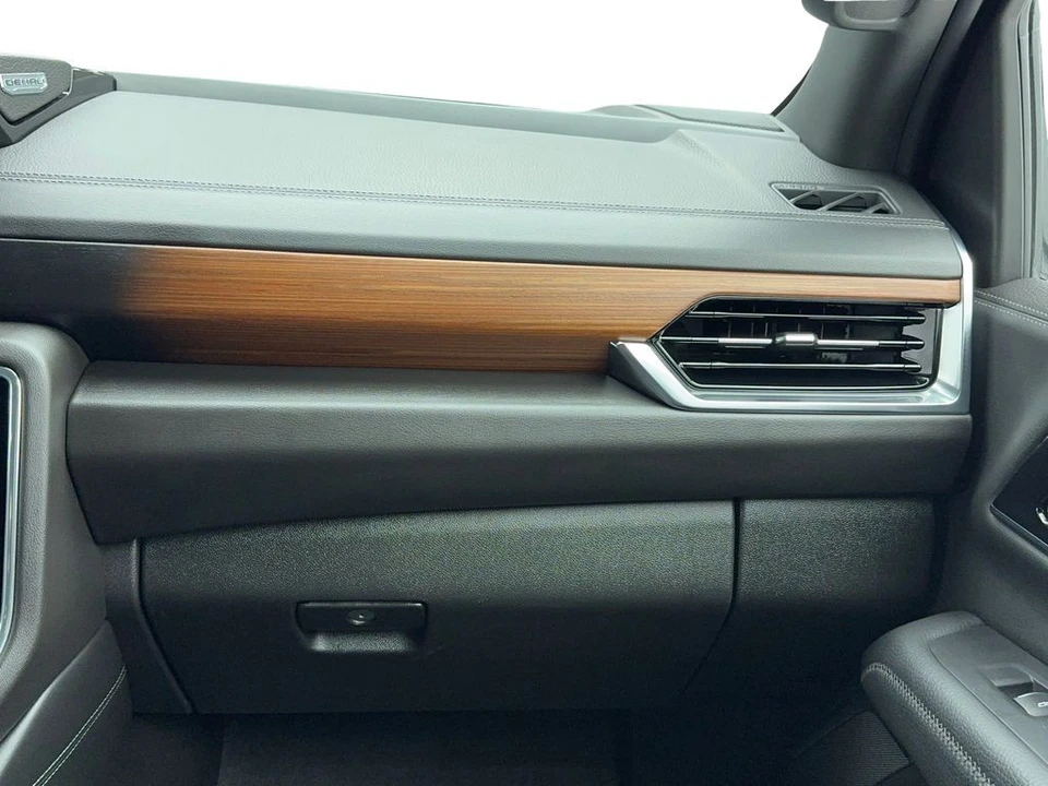 2025 GMC Yukon 5th Gen - Image 21 of 21