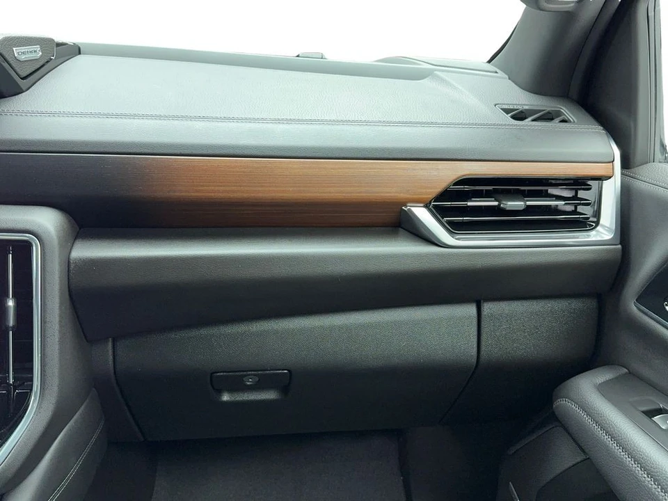 2025 GMC Yukon 5th Gen - Image 21 of 21
