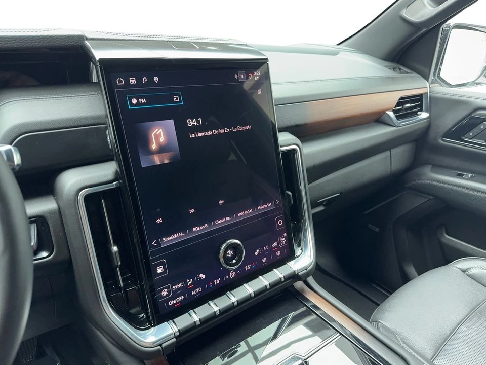 2025 GMC Yukon 5th Gen - Image 18 of 21