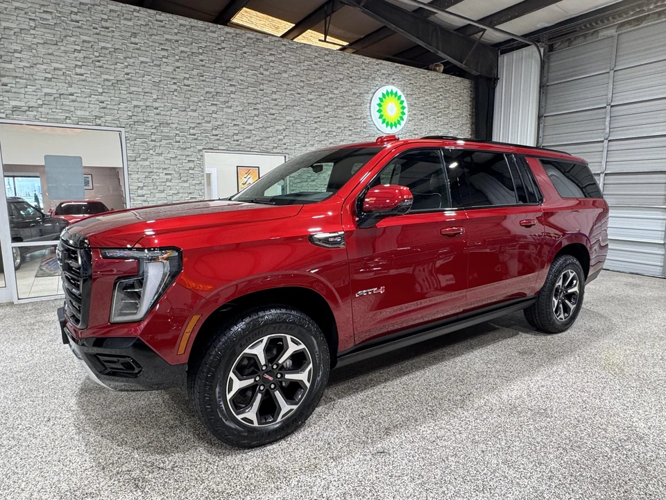 2025 GMC Yukon 5th Gen - Image 2 of 31