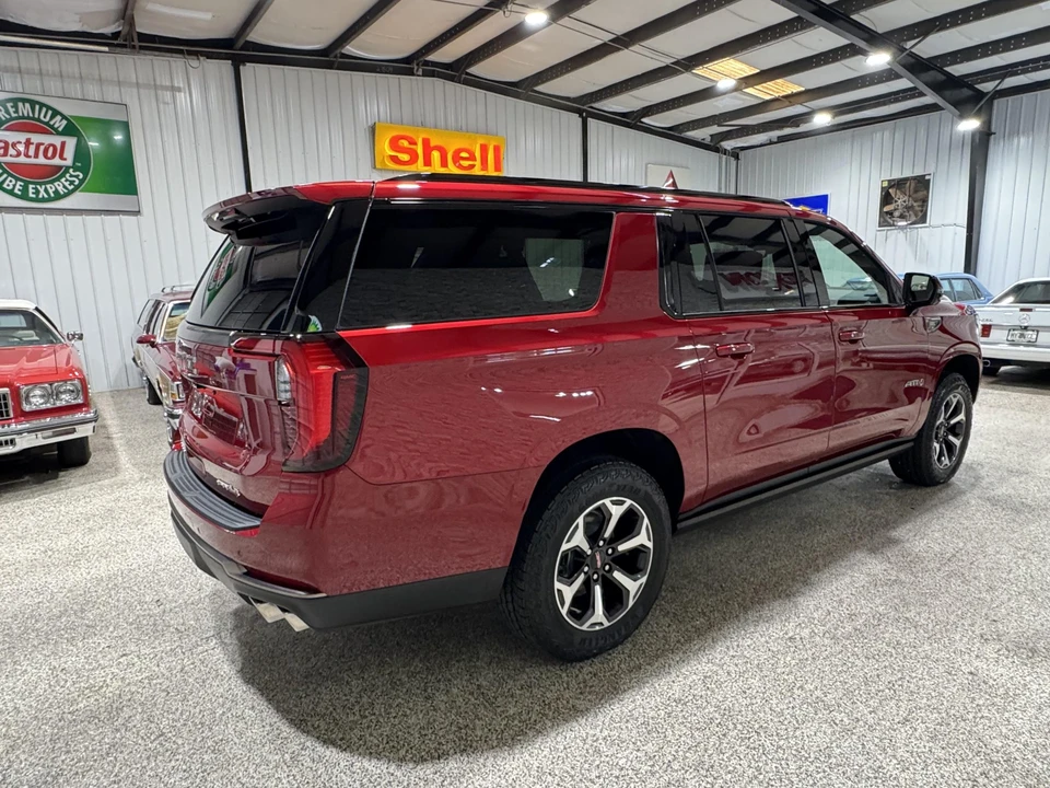 2025 GMC Yukon 5th Gen - Image 8 of 31