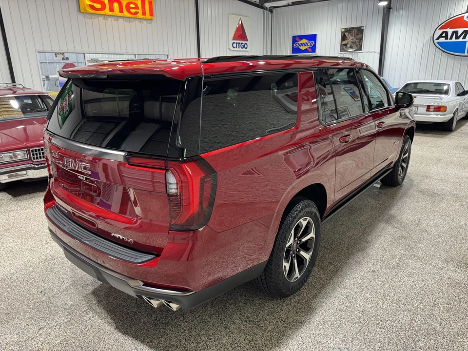 2025 GMC Yukon 5th Gen - Image 12 of 31