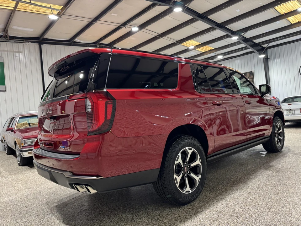 2025 GMC Yukon 5th Gen - Image 11 of 31