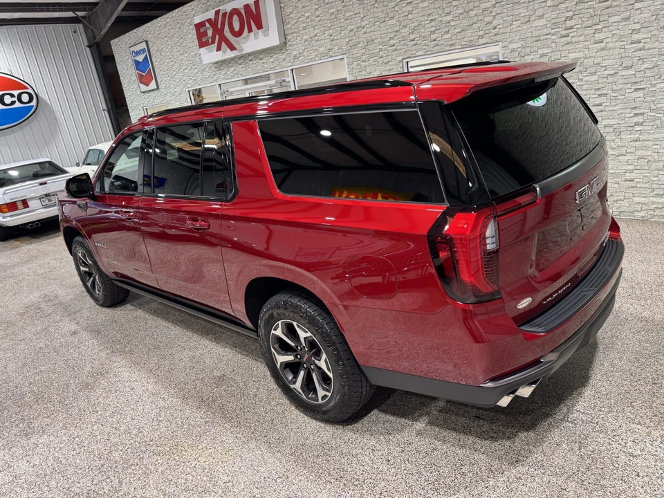 2025 GMC Yukon 5th Gen - Image 17 of 31