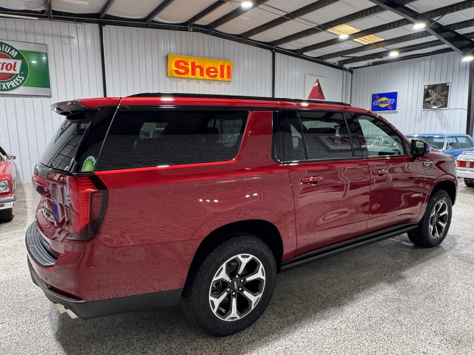 2025 GMC Yukon 5th Gen - Image 9 of 31