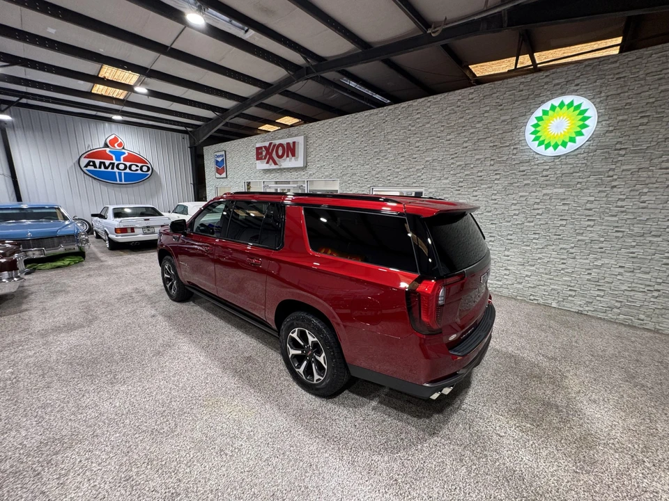 2025 GMC Yukon 5th Gen - Image 18 of 31