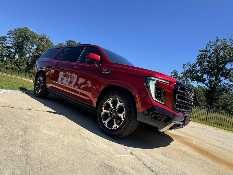 2025 GMC Yukon 5th Gen - Image 30 of 31