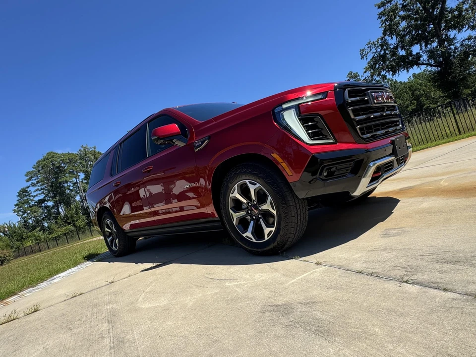 2025 GMC Yukon 5th Gen - Image 29 of 31