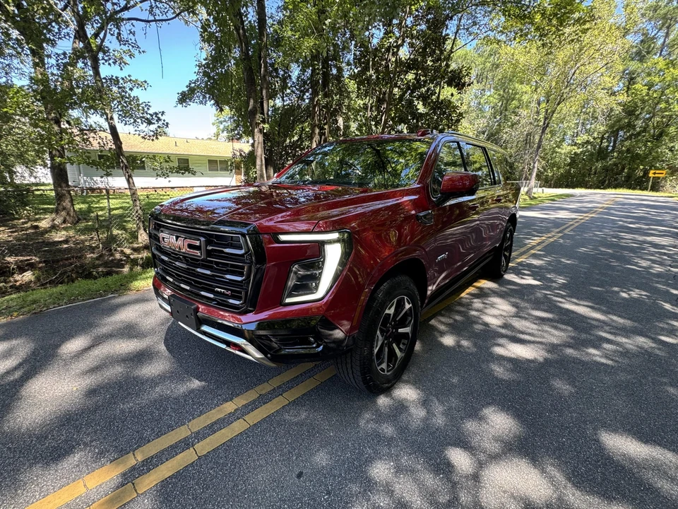 2025 GMC Yukon 5th Gen - Image 27 of 31