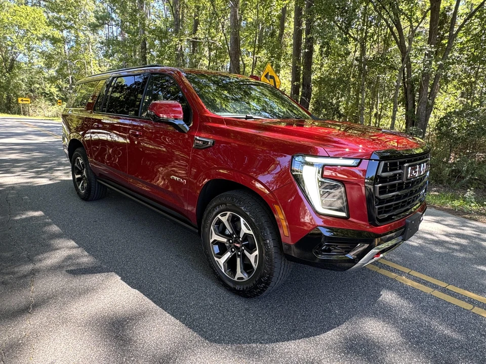 2025 GMC Yukon 5th Gen - Image 26 of 31