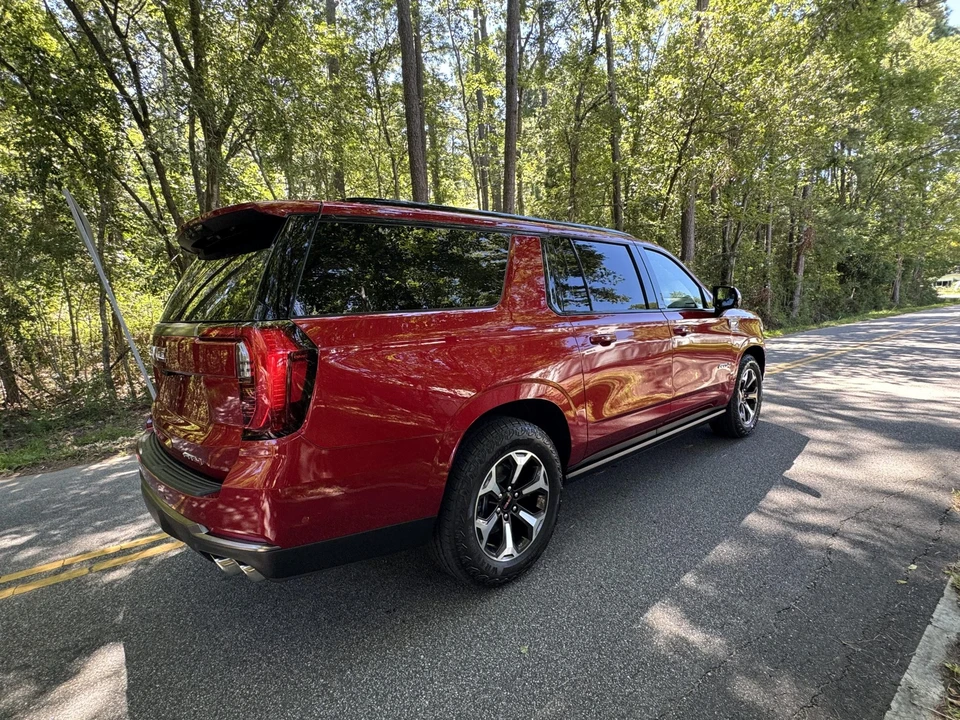 2025 GMC Yukon 5th Gen - Image 24 of 31