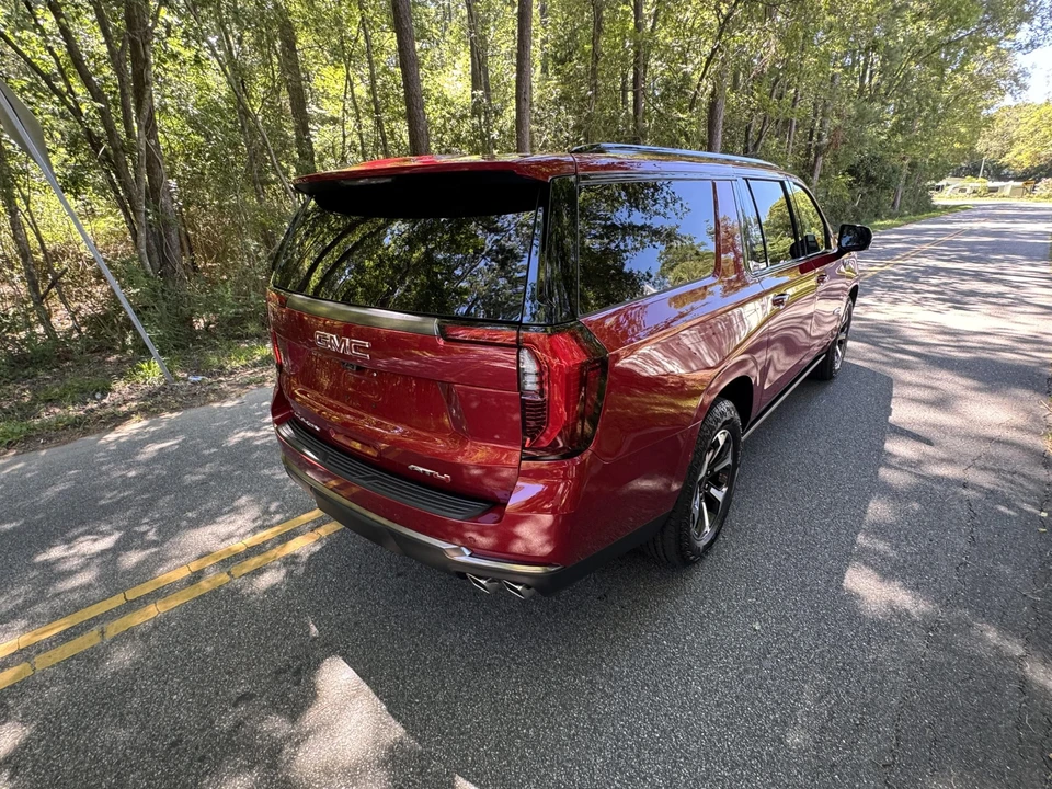 2025 GMC Yukon 5th Gen - Image 23 of 31