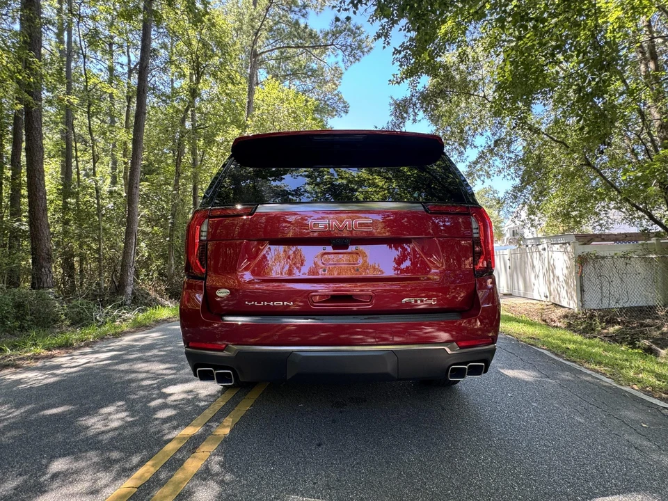 2025 GMC Yukon 5th Gen - Image 22 of 31