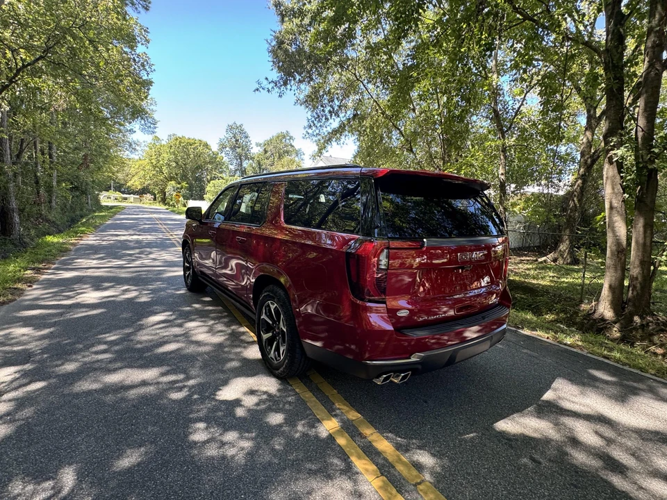 2025 GMC Yukon 5th Gen - Image 21 of 31