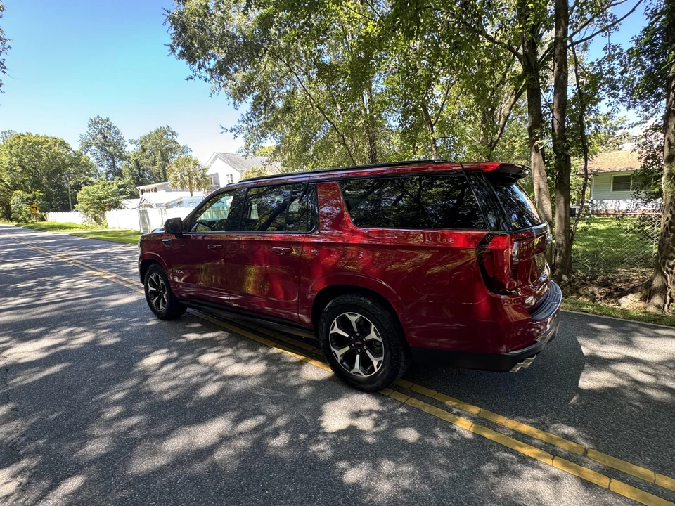 2025 GMC Yukon 5th Gen - Image 20 of 31