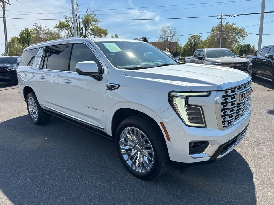 2025 GMC Yukon 5th Gen - Image 7 of 21