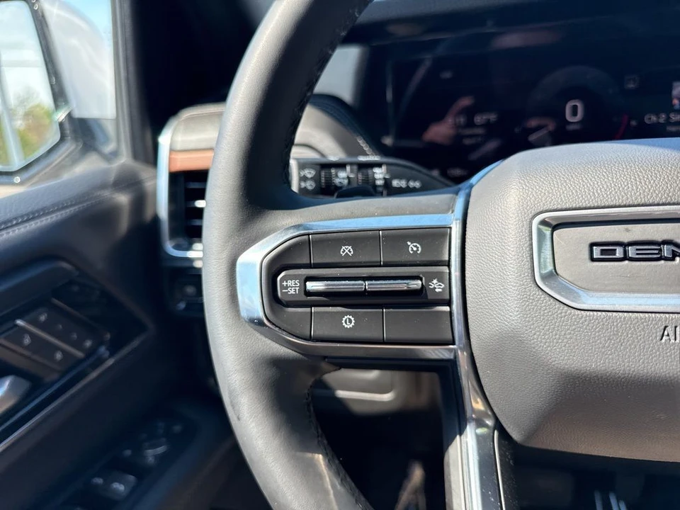 2025 GMC Yukon 5th Gen - Image 17 of 21