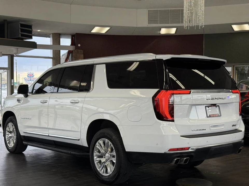 2025 GMC Yukon 5th Gen - Image 19 of 21
