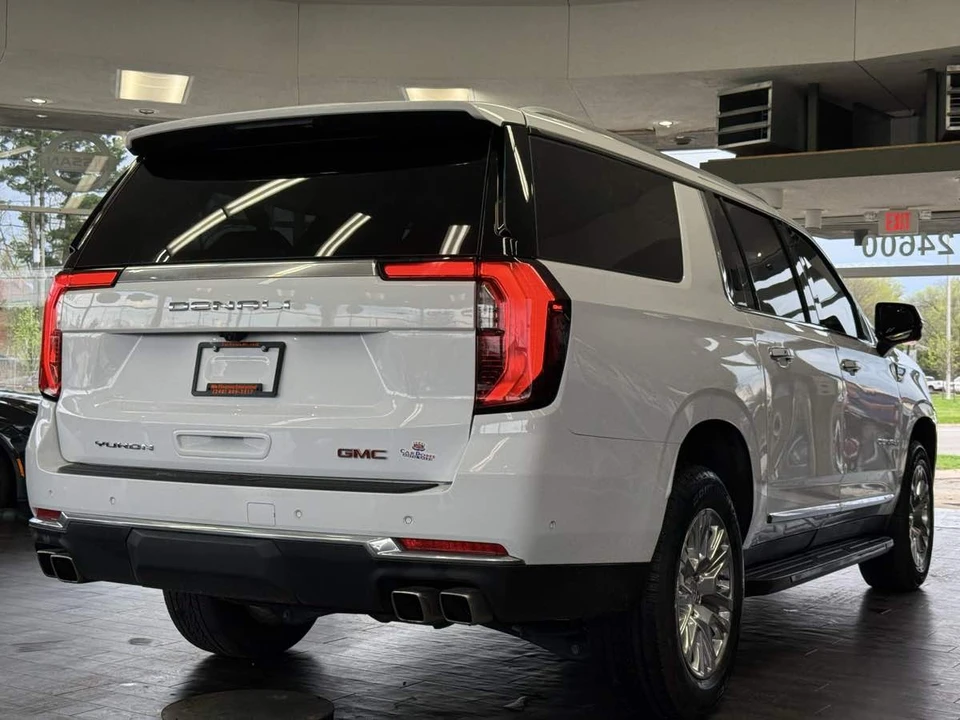 2025 GMC Yukon 5th Gen - Image 16 of 21