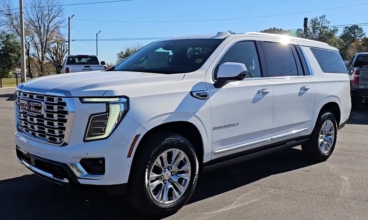 2025 GMC Yukon 5th Gen - Image 9 of 12