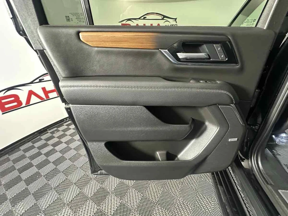 2025 GMC Yukon 5th Gen - Image 18 of 21