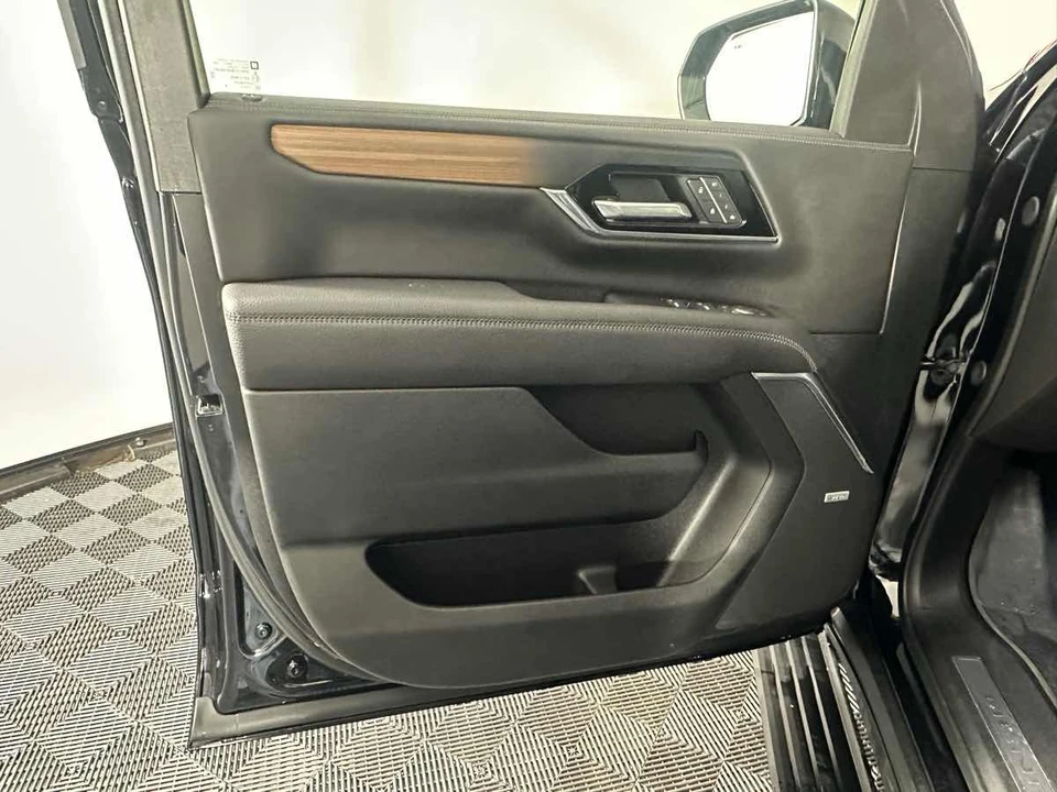 2025 GMC Yukon 5th Gen - Image 16 of 21