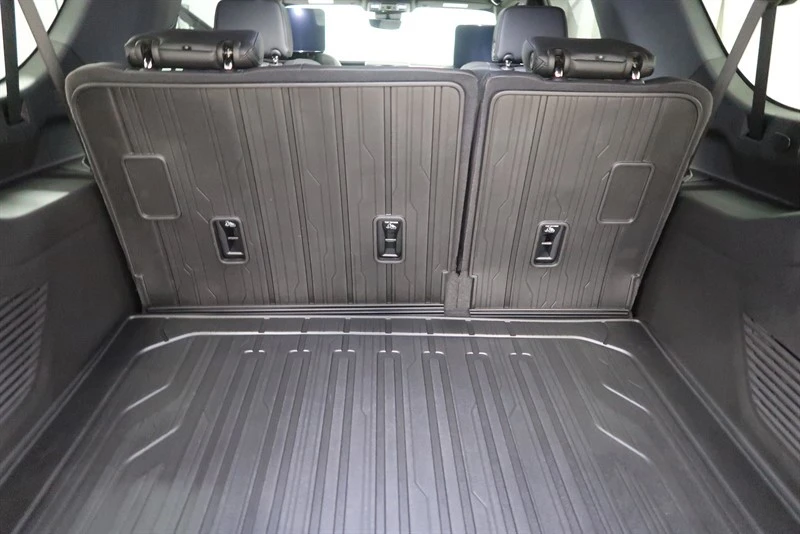 2025 GMC Yukon 5th Gen - Image 20 of 21