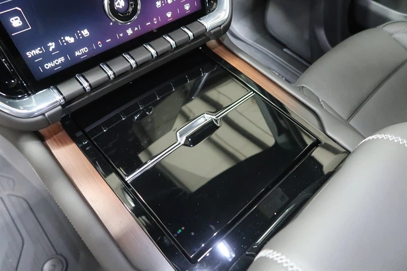 2025 GMC Yukon 5th Gen - Image 17 of 21