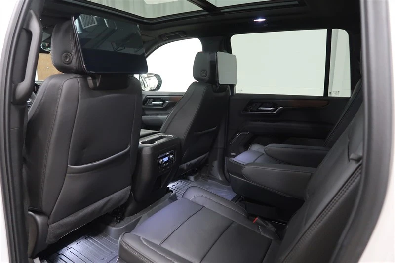 2025 GMC Yukon 5th Gen - Image 19 of 21