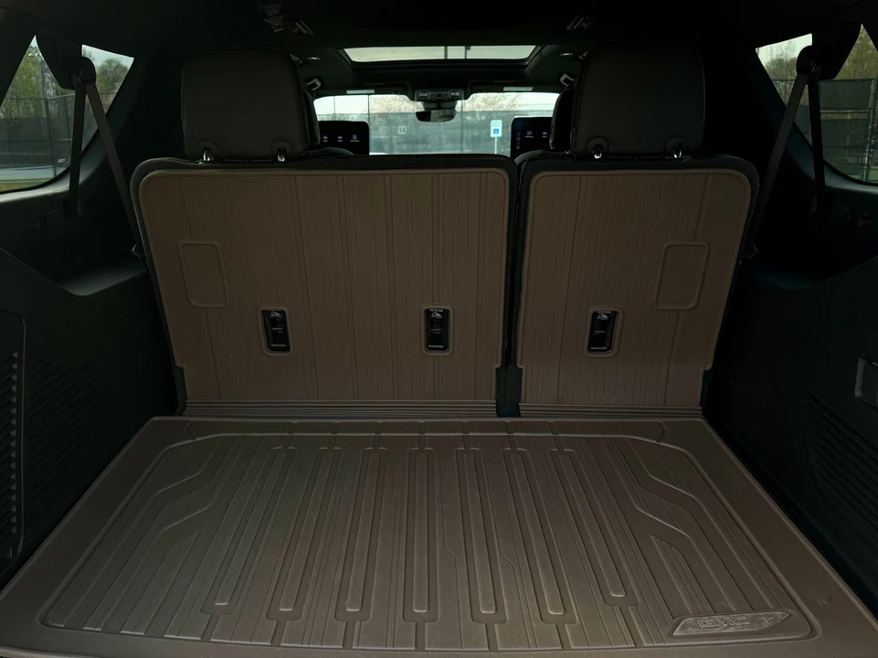 2025 GMC Yukon 5th Gen - Image 19 of 21