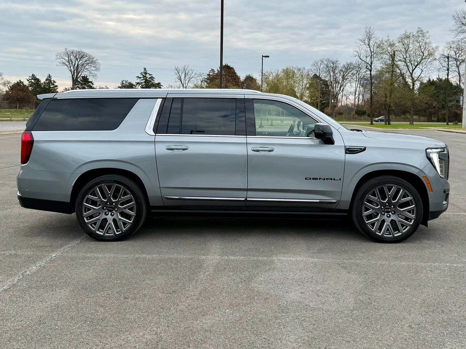 2025 GMC Yukon 5th Gen - Image 7 of 21