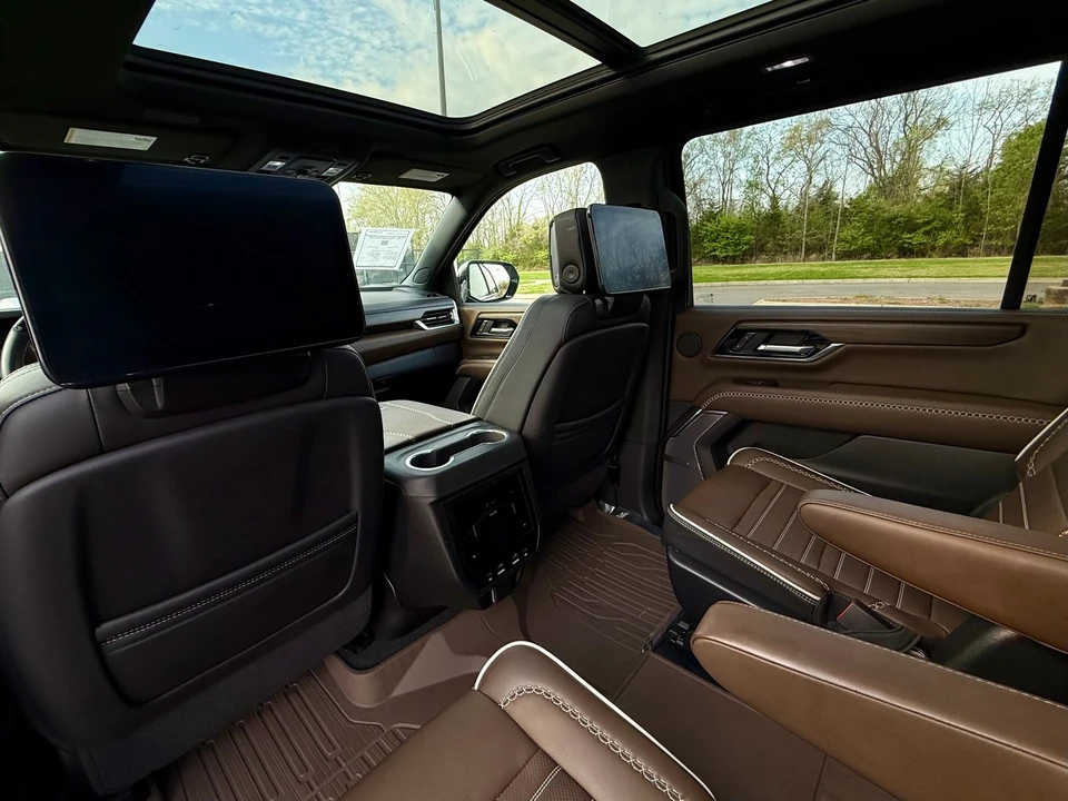 2025 GMC Yukon 5th Gen - Image 14 of 21