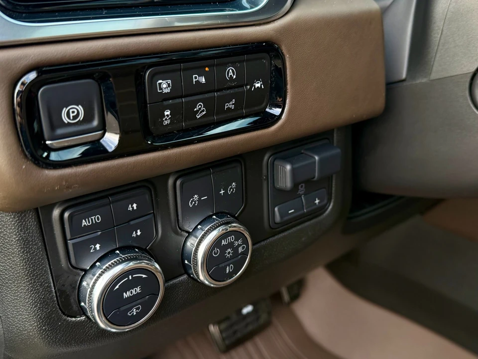 2025 GMC Yukon 5th Gen - Image 11 of 21